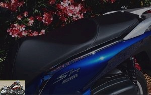 Honda SH 300i saddle