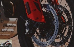 Front brake two 320 mm discs, radial 4-piston calipers