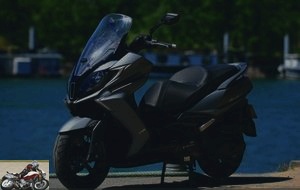 Kymco Downtown 350 by the sea