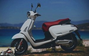 Kymco Like in white and red