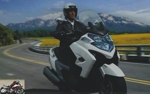 Kymco MyRoad 700 on the road