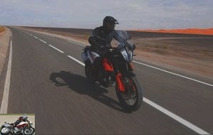 At high speed on the KTM 790 Adventure the soundproofing remains correct