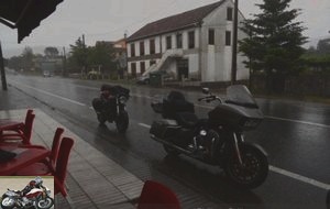 Even in the rain, the Road Glide Ultra knows how to preserve its crew