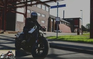 Supple and easy to take along, the Sportster S goes well with the city