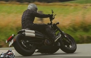 The Sportster S is reminiscent of the Diavel in its handling, with much firmer suspensions