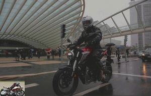 The CB125R shows itself to be good for the city
