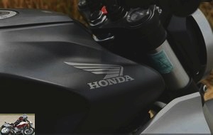 Honda CB300R tank
