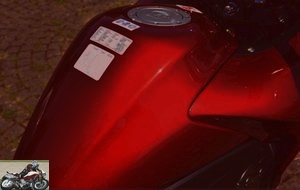 Fuel tank and consumption of 6 l / 100 km Honda CBF 1000 F