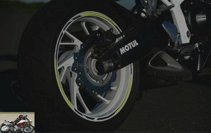 The rear rim is perfectly highlighted