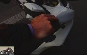 Inoveli FV01 throttle grip test: a solid hand