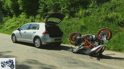 Strange accident - KTM does somersault