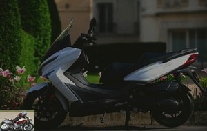 Kymco X-Town 125i side