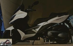 Kymco XCiting 400 in town