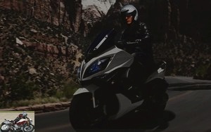 Kymco XCiting 400 in town