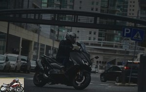 Test of the Yamaha TMax 560 in the city