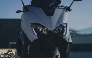 The front headlights of the Yamaha TMax 560