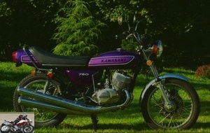 The 750 H2C will never be distributed in France. In 1975 the 900 Z1 was in the catalog and it must be said that the 750 was so criticized by the specialized press that Kawasaki preferred to stop importing!