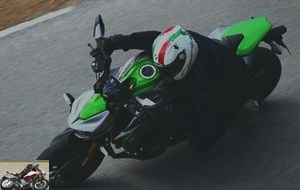 Kawasaki Z1000 top view