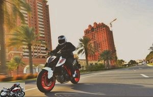 The KTM 1290 Super Duke R in the streets of Qatar