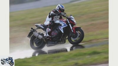 Motorcycle touring tires 120-70 ZR 17 and 180-55 ZR 17 in the test