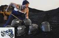 Motorcycle helmets made of carbon in the test