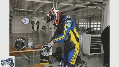 Motorcycle helmets for the racetrack in a comparison test
