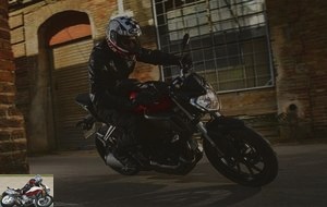 Yamaha MT-125 in town