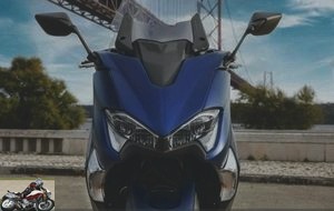 Yamaha TMax DX headlights