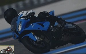 BMW S1000RR Full on the track