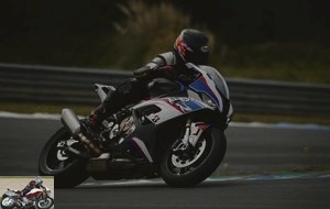 The S1000RR demonstrates great maneuverability