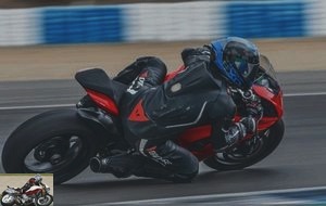 Test of the Ducati Panigale V2 with the Dainese Laguna Seca D1 suit