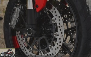 No complaints about the quality of the Brembo M4.32 monoblock calipers
