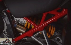 Double aluminum swingarm and adjustable monoshock shock absorber with semi-active DSS system, 180 mm travel