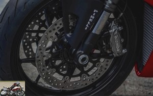 Brakes remain the same with Brembo M4.32 calipers at the front