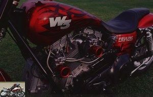 On the left side, the red intake horns recall the presence of the carburettors