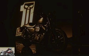 Harley-Davidson Sportster Iron 883 in studio