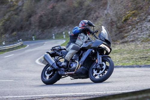 Harley-Davidsons New Travel Enduro in the test-test