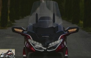 LED headlight and electric screen for the Gold Wing 2021
