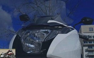 Honda Integra 700 headlight