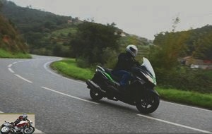 Kawasaki J300 scooter test on the road