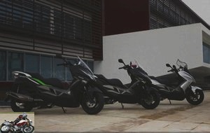 Colors of Kawasaki J300 scooters