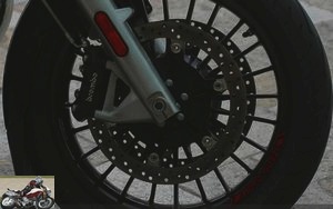 Moto Guzzi California Custom brakes