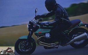 Moto Guzzi Griso 1200 8V SE on national