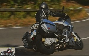 Moto Guzzi Norge GT 8V sparks and ground clearance