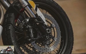Front brakes of the Moto Guzzi V85 TT