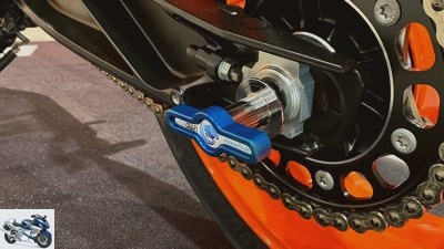 Motorcycle transport lock from AXfix: For motorcycles with hollow axles