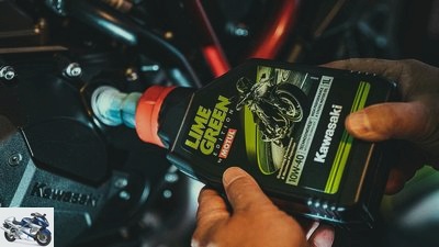Motul special oil for Kawasaki drivers: is green and smells like lime