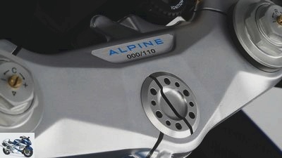 MV Agusta Superveloce 800 Alpine: Special model with sports car manufacturer
