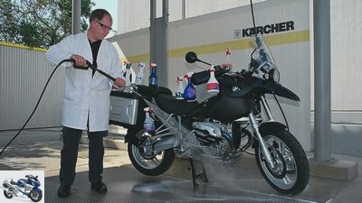 Nine motorcycle cleaners in a comparison test