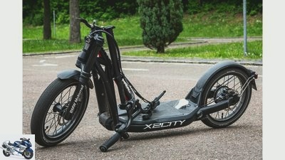 Premium e-scooters BMW X2City and Metz Moover in the test